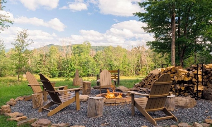 Edgewood House | Hot tub, private deck, backyard, near Windham and Hunter ski resorts.