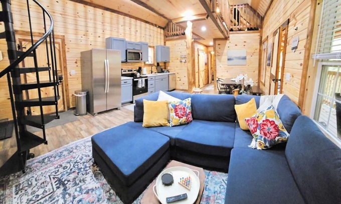 Rogers Cabin | Hot Tub (Private)| Dogs OK | FirePit | Muir Valley | Hiking | Climbing