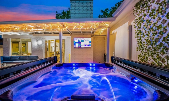 Northeast Carrollton House | Hot Tub, Putting Green, Game Room!
