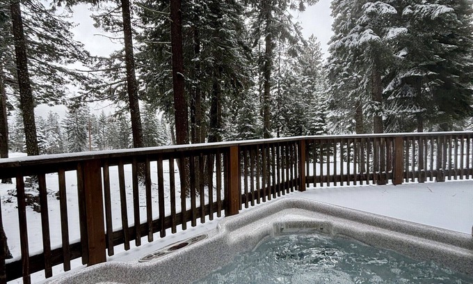 Ashland Cabin | Hot Tub! Relaxing Tranquil Cabin at Hyatt Lake 40