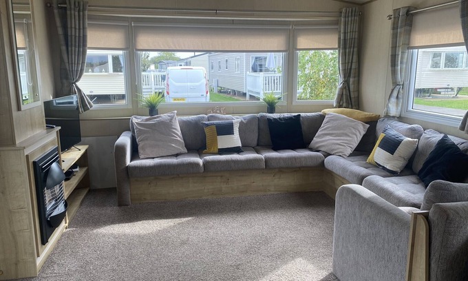 Dogdyke House | Hot Tub retreat at Tattershall Lakes Private hot tub, pet friendly, fishing lake