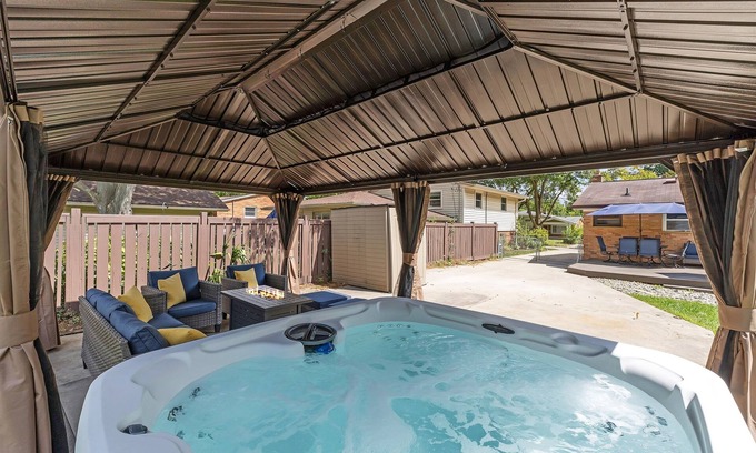 Ann Arbor House | Hot Tub | Sauna | Fire Pit | Outdoor Living | Elegant Ranch