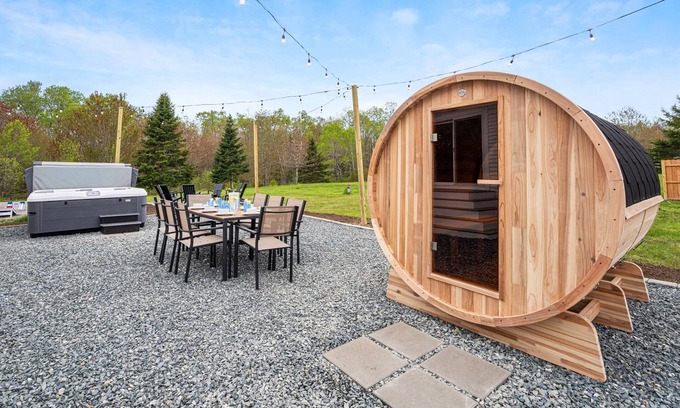 Lamoine House | Hot tub-Sauna-Game Room-Fire pit-Close to Acadia/Bar Harbor!