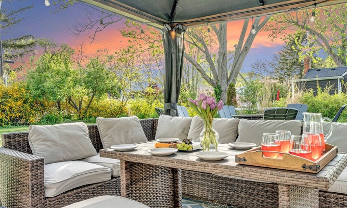 Town of Essex Cottage | Hot Tub, Sauna, King Bed, Outdoor Patio, Winery