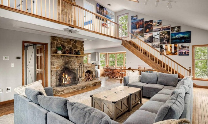 Berkeley Springs Cabin | Hot Tub, Screened Porch, Grill, WiFi - Huge Cabin!