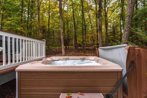 Reeders House | Hot Tub Secluded Fire Pit Hammock