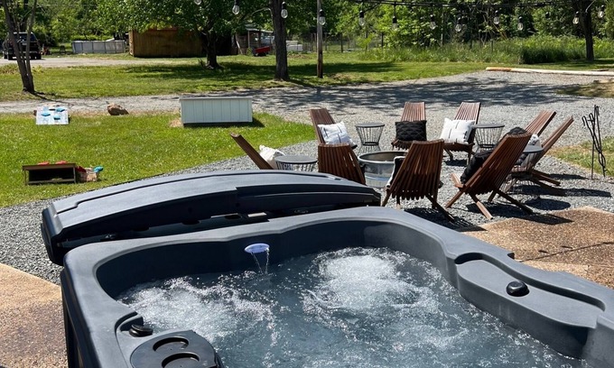 Nellysford Cottage | Hot Tub! Short walk to Three Notch'd - Charming Mid-Century Modern Cottage!