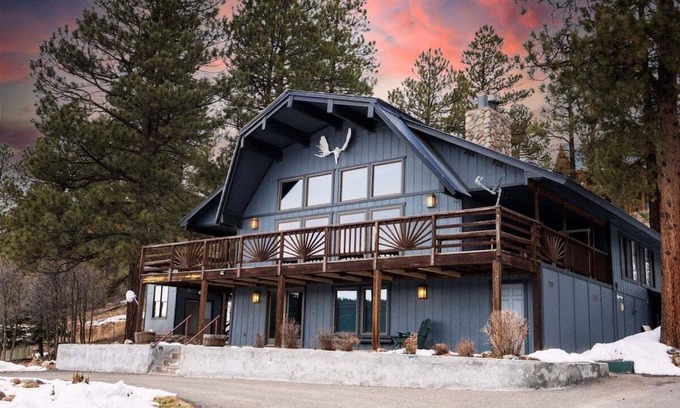 San Juan River Village Cabin | Hot Tub, Ski Wolf Creek, Fish San Juan River Village