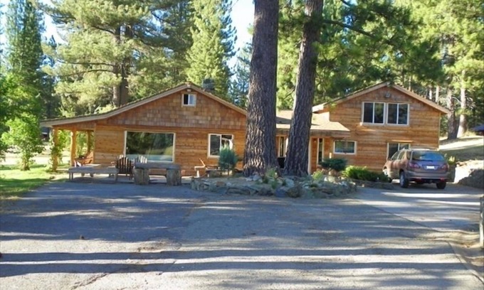 Valley Ranch House | Hot Tub, sleeps 12, Centrally located to 5 golf courses and wedding venues