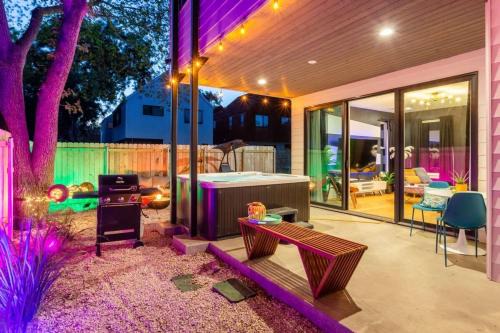 Govalle House | Hot Tub Time Machine - Clubhouse - DT 6 Min Drive