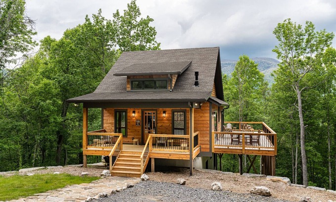 Swannanoa Cabin | Hot Tub Views, Pet-Friendly Privacy Near Asheville + Biltmore Pass