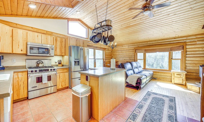 Sedalia Cabin | Hot Tub & Views: Secluded Woodland Park Cabin
