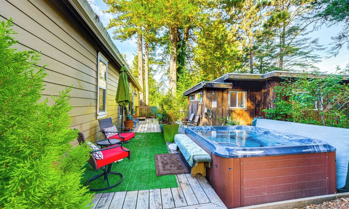 Fort Bragg Cabin | Hot Tub & Views: 'Secret Garden' Fort Bragg Cabin