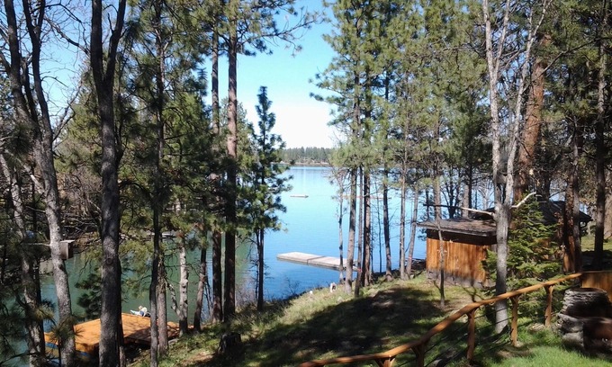 Pine Hollow Cabin | Hot tub, Wi Fi, Pets OK on the canal nice view of reservoir year round-