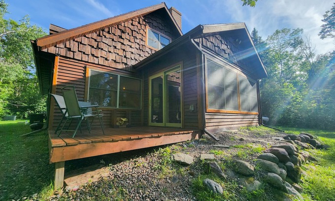 Ojibwa Cabin | Hot Tub, WIFI, 2 Kings-Peak Fall Color Now!