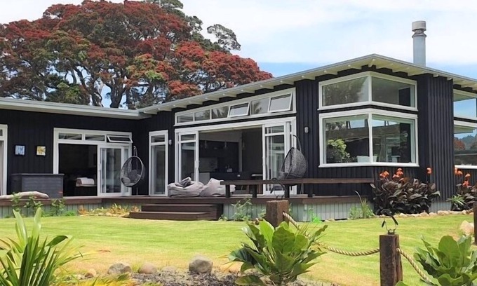 Hot Water Beach House | HOT WATER ESCAPE - HOT WATER BEACH HOLIDAY HOME in Hot Water Beach