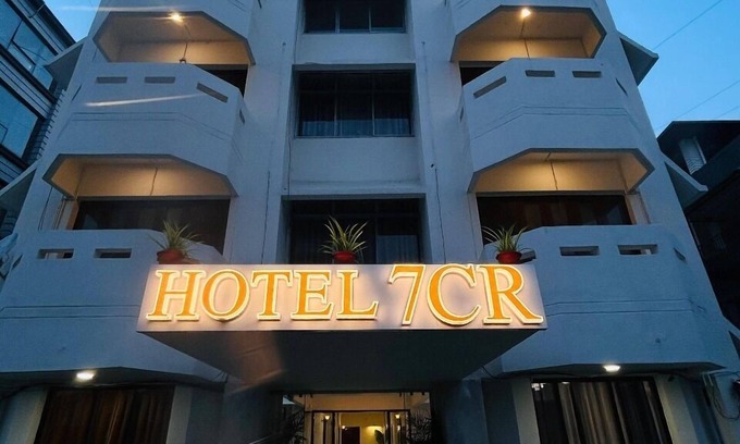 Alkapuri Hotel | Hotel 7 Cr