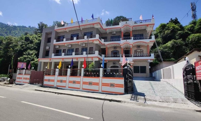 Srinagar Hotel | Hotel Aashriwad