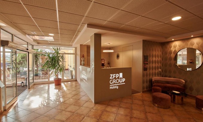 Velke Bilovice Hotel | Hotel Akademie a depandance Vila Jarmila