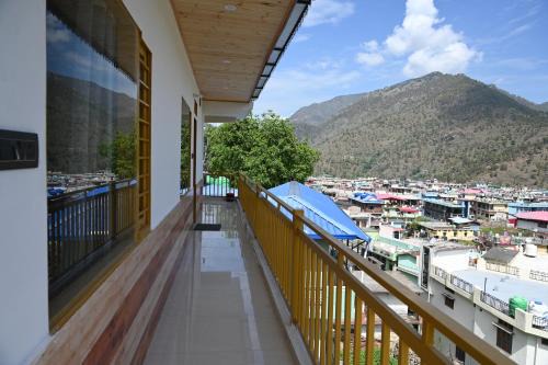 Barkot Hotel | Hotel An Himalayan View