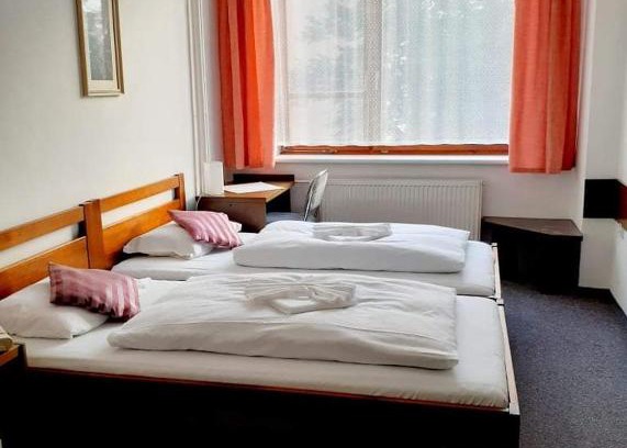Valasske Mezirici Hotel | Hotel Apollo