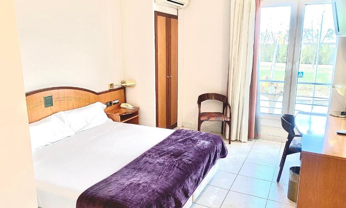Santa Eugenia de Berga Hotel | Hotel Arumí