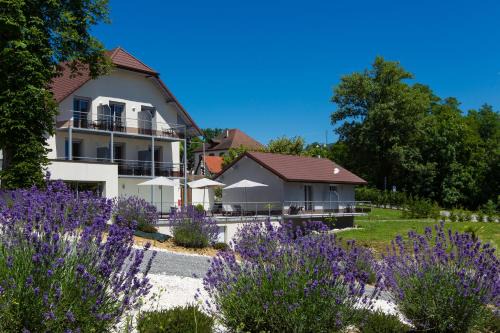 Marigny-Saint-Marcel Hotel | Hotel Blanc