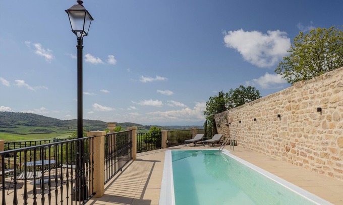Villamayor de Monjardin Hotel | Hotel Boutique Mirador de Deyo