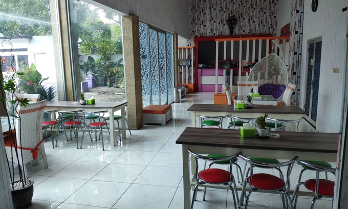 Lamongan Bed & Breakfast | Hotel Boegenviel Syariah