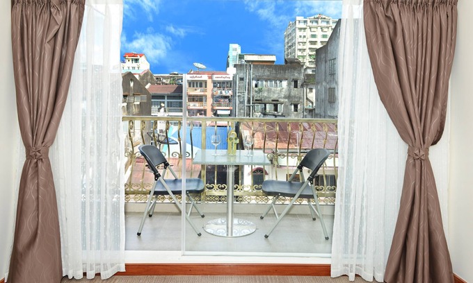 Chinatown Hotel | Hotel Bond