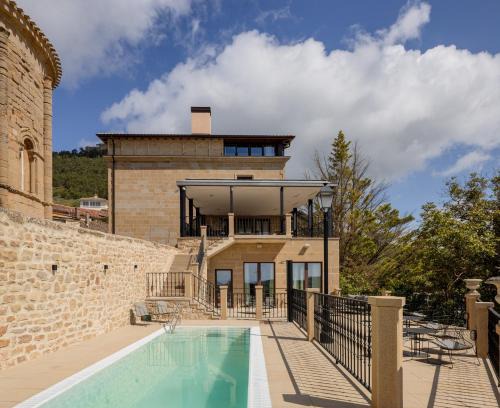 Villamayor de Monjardin Hotel | Hotel Boutique Mirador de Deyo