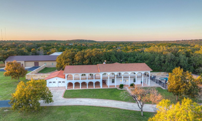 New Braunfels House | Hotel California - Stunning Estate La Dolce Vita