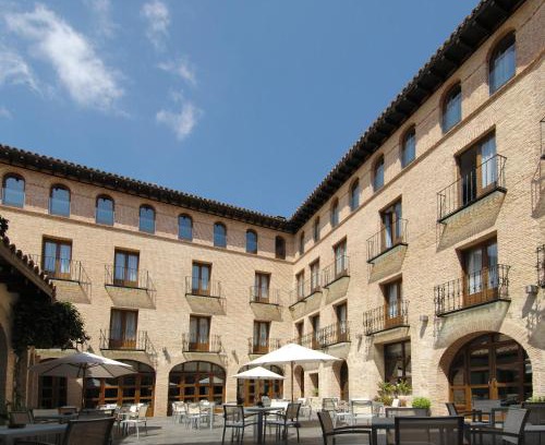Daroca Hotel | Hotel Cienbalcones