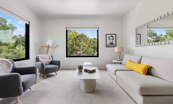 North Charleston Hotel | Hotel Circulo | Park Circle | Corner Suite 280