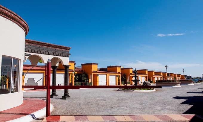 Cuauhtemoc Hotel | Hotel Closbi Km6