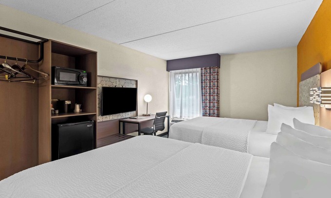 East Syracuse Hotel | Hotel Concord Syracuse, an Ascend Collection Hotel
