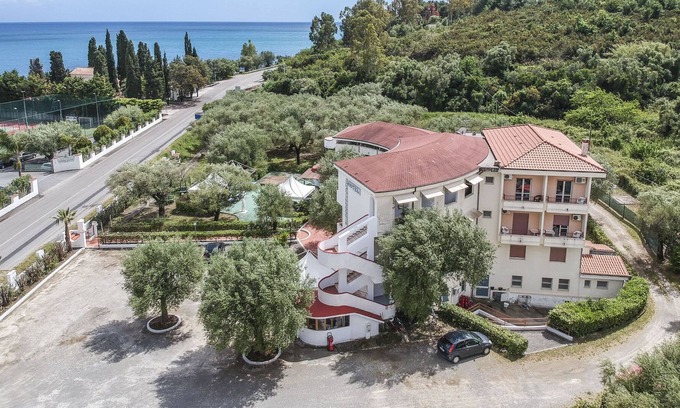 Santa Marina Hotel | Hotel Cylentos