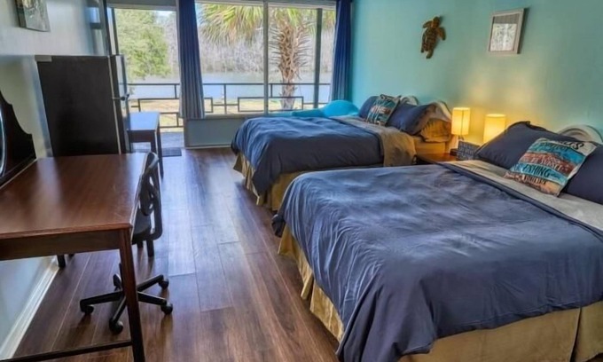 Eutawville Hotel | Hotel Double Lakefront Rooms - Hotel Double Lakefront Rooms