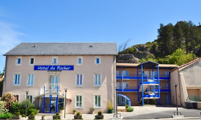 Le Caylar Hotel | Hotel Du Rocher