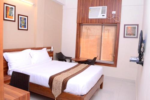 Bhubaneshwar House | Hotel Eden Rock Bhubaneswar Near Railway Station - Restaurant # Lift & Free Wi-fi Available - Air Conditioning Rooms