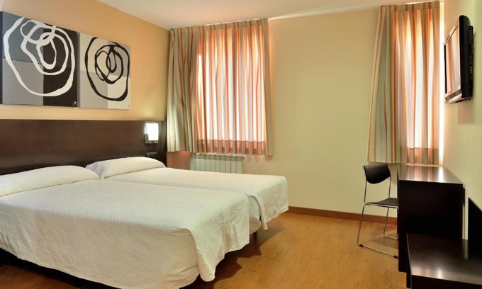 Hospital de Orbigo Hotel | Hotel El Paso Honroso