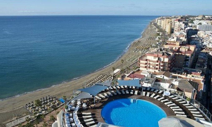 Fuengirola City Centre Apartment | Hotel El Puerto Suite J 2/4p