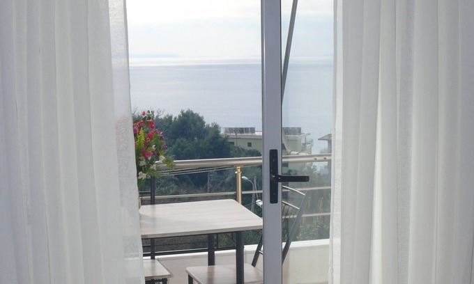 Qazim Pali Hotel | Hotel Erviliano