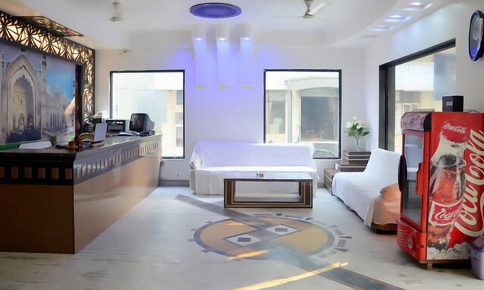 Charbagh Hotel | Hotel Europe Plaza