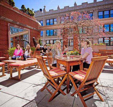 Rose Hill Hotel | Hotel Giraffe by Library Hotel Collection