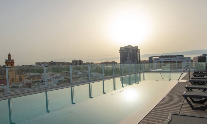 San Bernardo Hotel | Hotel Giralda Center