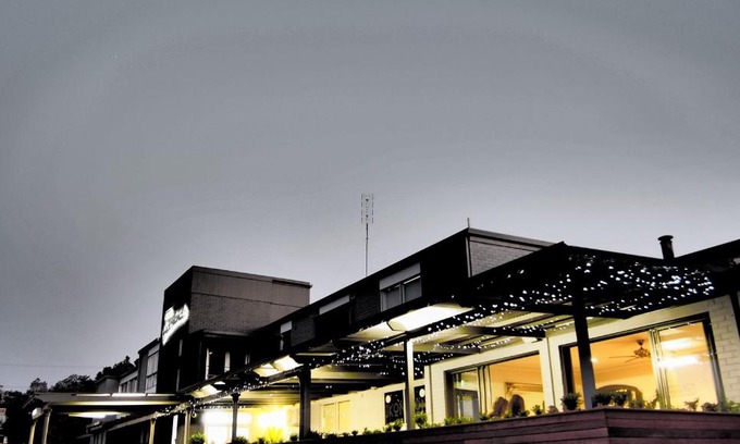 Parkes Hotel | Hotel Gracelands
