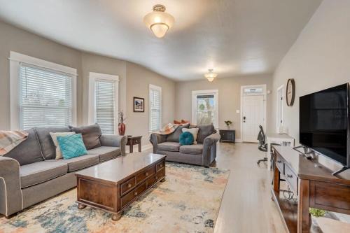 Northside House | Hotel Heritage Historic Sites Dog Friendly BBQ