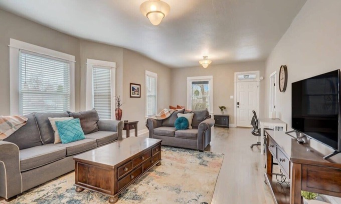 Northside House | Hotel Heritage | Historic Sites | Dog Friendly/BBQ