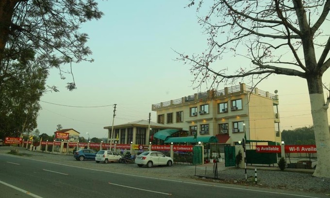 Paonta Sahib Hotel | HOTEL HOLIDAY RESORT